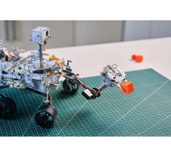 CircuitMess DIY and Geek Club – Ultimate Perseverance Space Rover - 792671554660