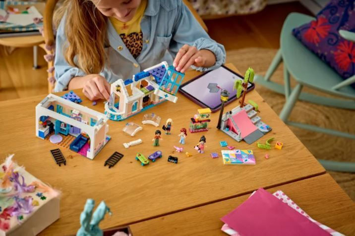 LEGO Friends Liann's Family House - 42687