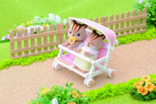 The Sylvanian Families - Καροτσάκι Διδύμων Ροζ - SF4533